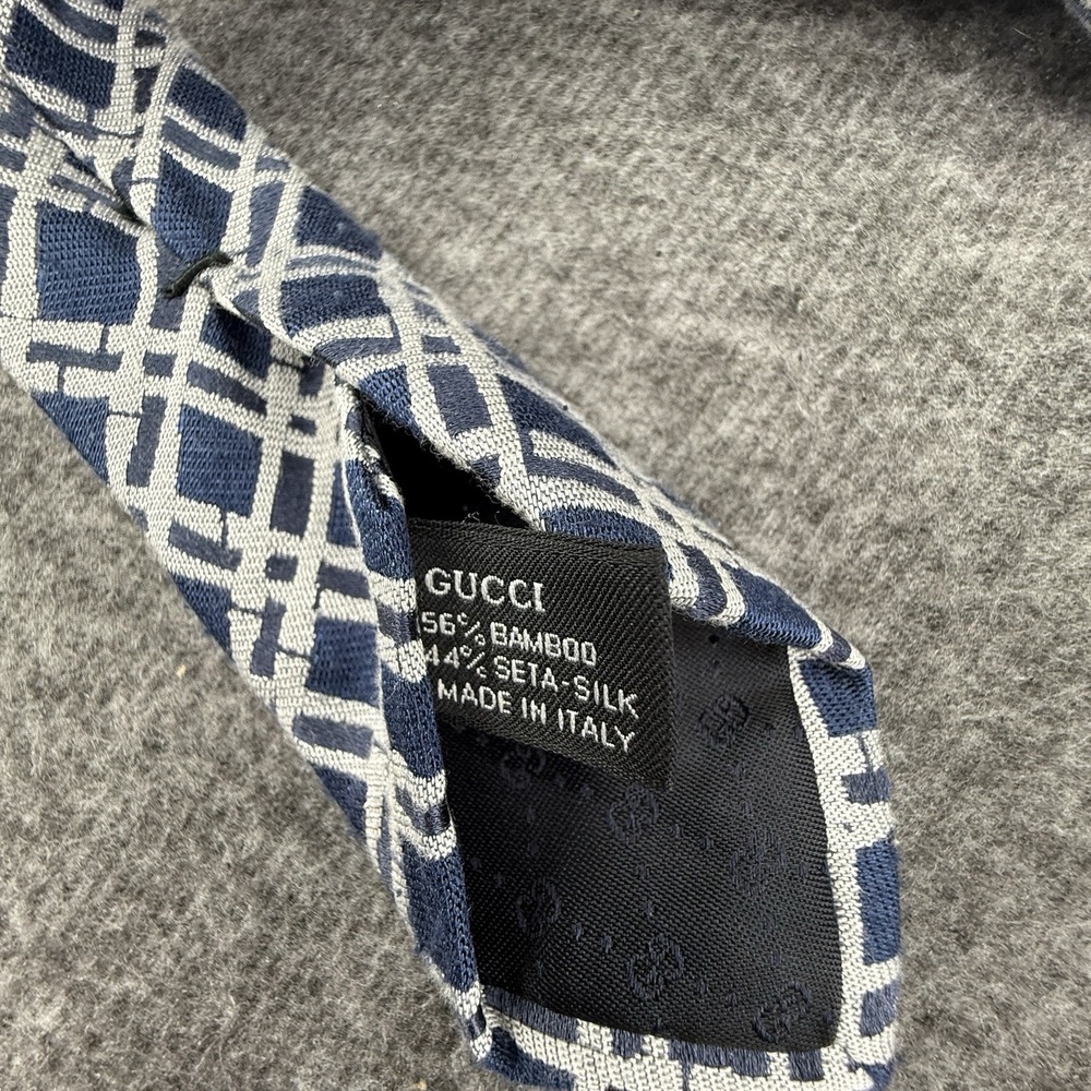 Gucci‎ Men's Necktie 100% Silk Blue and white Stripes Pre-Owned - Picture 6 of 9